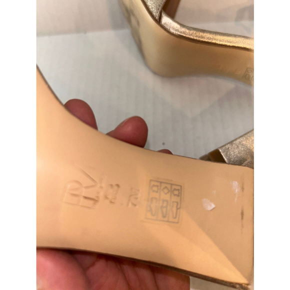 Pelle Moda size 7M 4” block heel Gold sandal - Picture 9 of 12